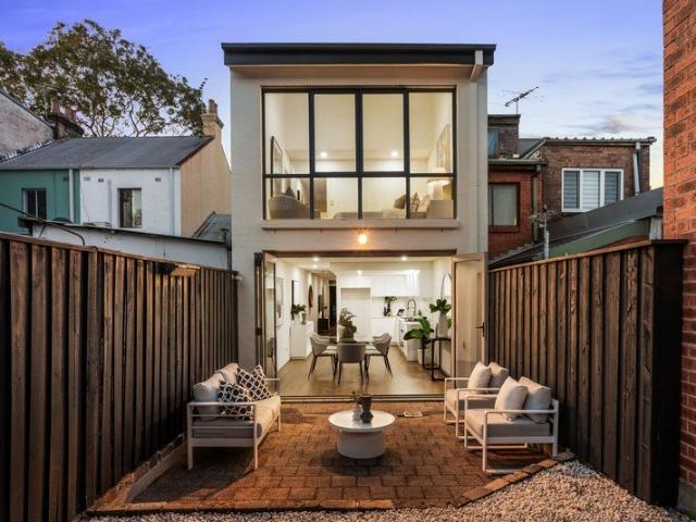 Freshly Renovated and Reimagined Terrace in Peaceful Pocket