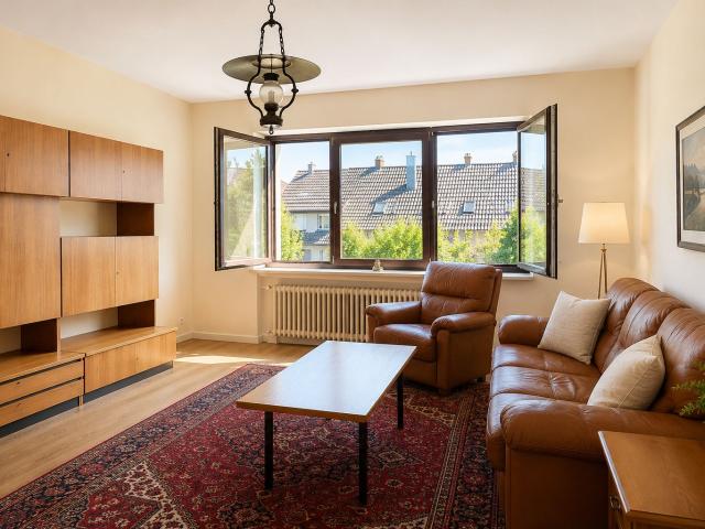 Freshly Renovated Apartment in Prime Central Düsseldorf Location