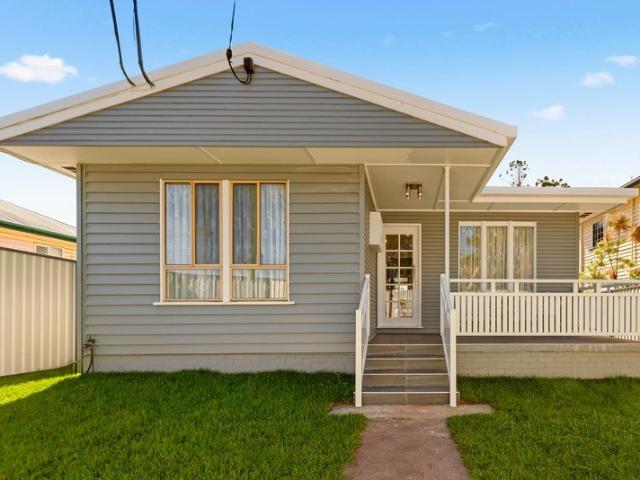 Freshly Renovated Bayside Home Moments from the Waterfront