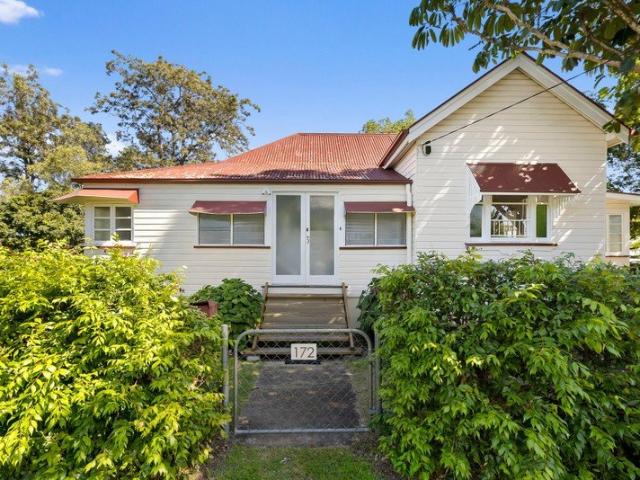 Freshly Renovated Beautiful Queenslander Family Home