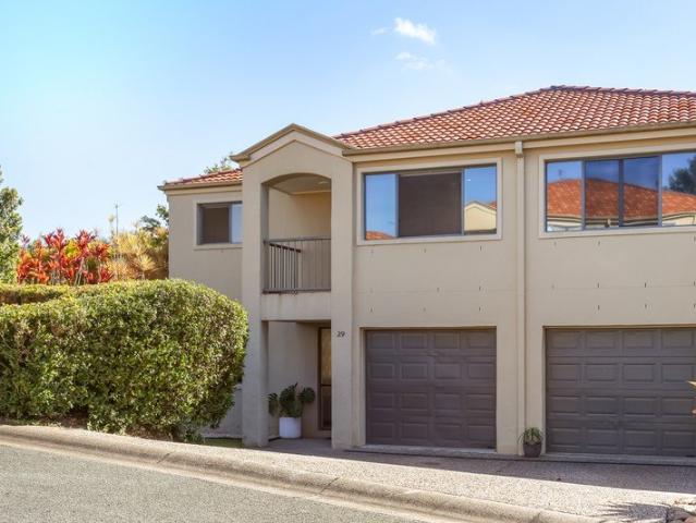 FRESHLY RENOVATED, BEAUTIFULLY PRESENTED & READY TO WELCOME ITS NEW OWNERS