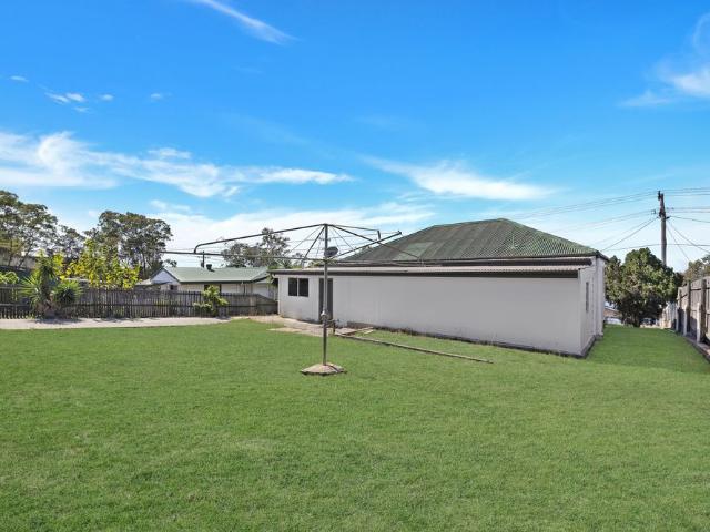 FRESHLY RENOVATED CHARACTER HOME IN THE HEART OF SOUTH GLADSTONE! E