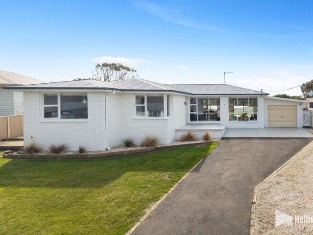 Freshly Renovated Coastal Living in Turners Beach