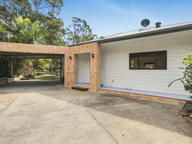 Freshly Renovated Dual Living Home with Beautiful Mountain Views