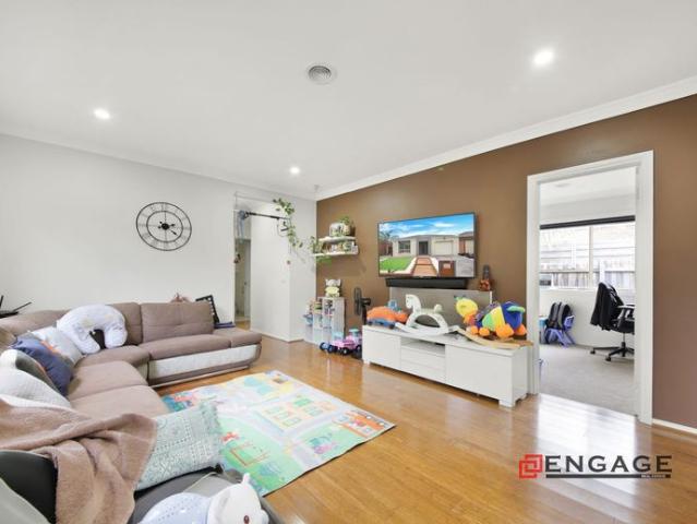 Freshly Renovated Entertainer And Park Facing!