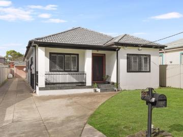 Freshly Renovated Family Home + Bonus 2 Bedroom Retreat | Ideal for Extended Family or Extra Income