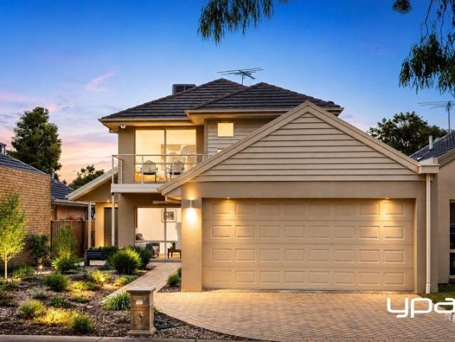 Freshly Renovated Family Home Filled with Natural Light in a Peaceful Court Location!