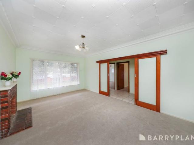 Freshly Renovated Family Home in the Heart of Sunshine