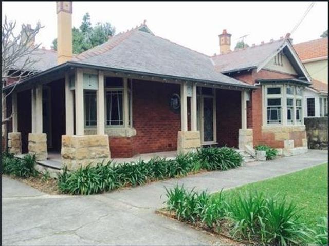 FRESHLY RENOVATED FAMILY HOME IN PRIME NORTH WILLOUGHBY LOCATION
