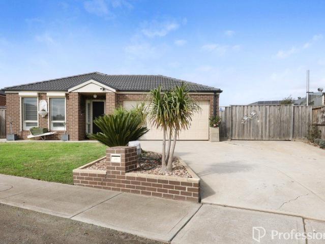 Freshly Renovated Family Living With Side Access in the Heart of Arnolds Creek