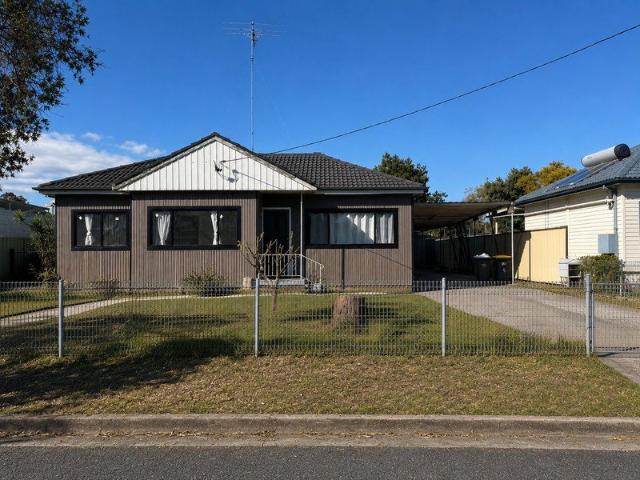Freshly Renovated Five Bedroom Family Home Walk to Colyton High School!