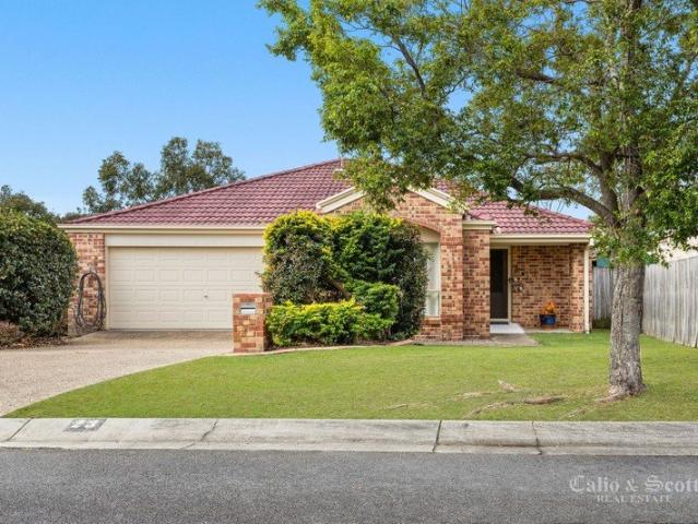 FRESHLY RENOVATED & FUNCTIONAL A PLACE TO CALL HOME!