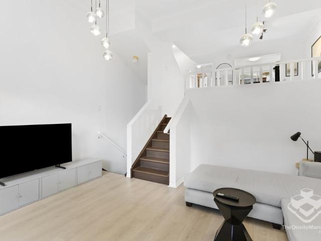 Freshly Renovated & Fully Furnished Two Bedroom Townhouse in Central Bundall