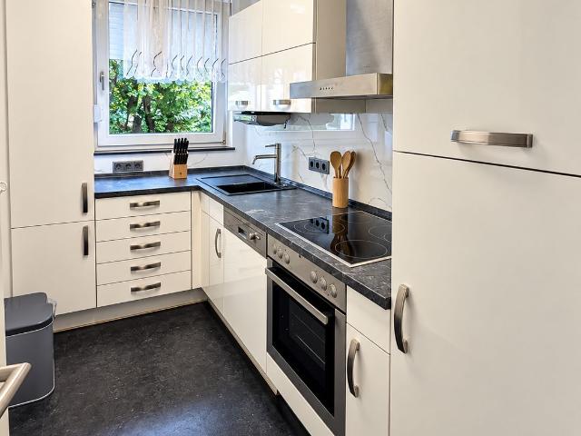 Freshly renovated & furnished: 3 rooms with loggia opposite Bremen East Clinic
