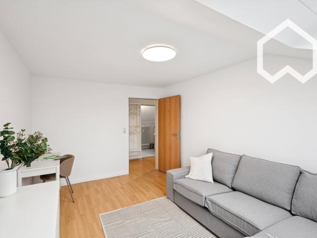 Freshly Renovated & Furnished: Bright Apartment with Kids/Guest Room, Quiet Green Area, 20 min to Munich