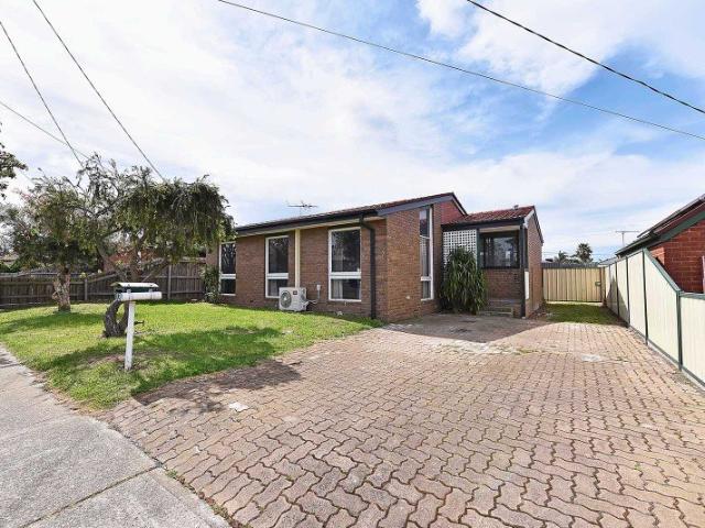 FRESHLY RENOVATED HOME WITH MODERN FINISHES & GENEROUS BACKYARD