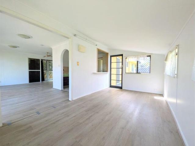 Freshly Renovated Home within a walking distance to Shops & Transport