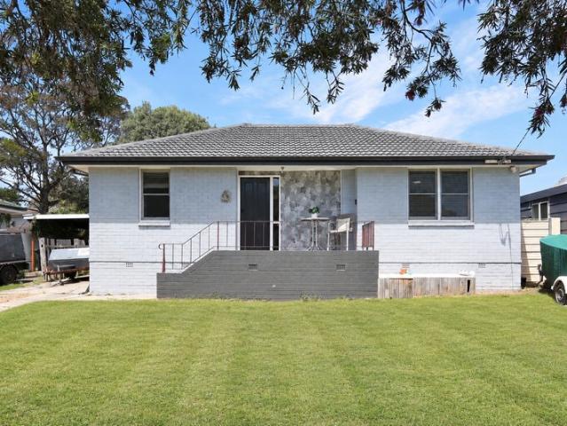 FRESHLY RENOVATED, LIFESTYLE & LAKE NEARBY