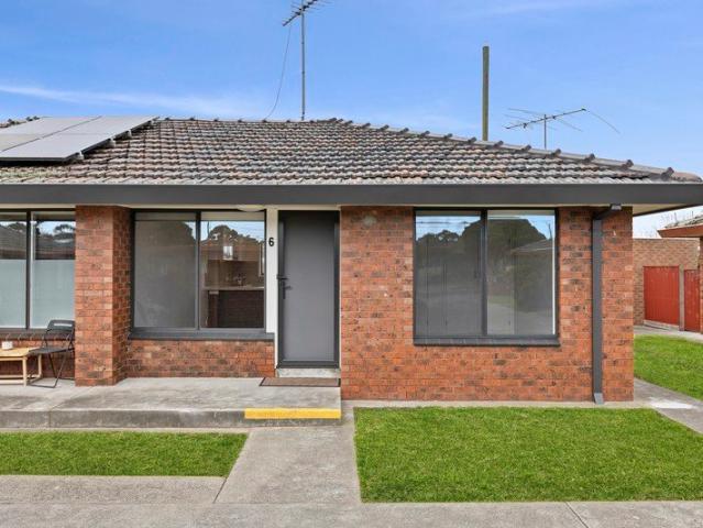 Freshly Renovated, Modern & Low Maintenance Living