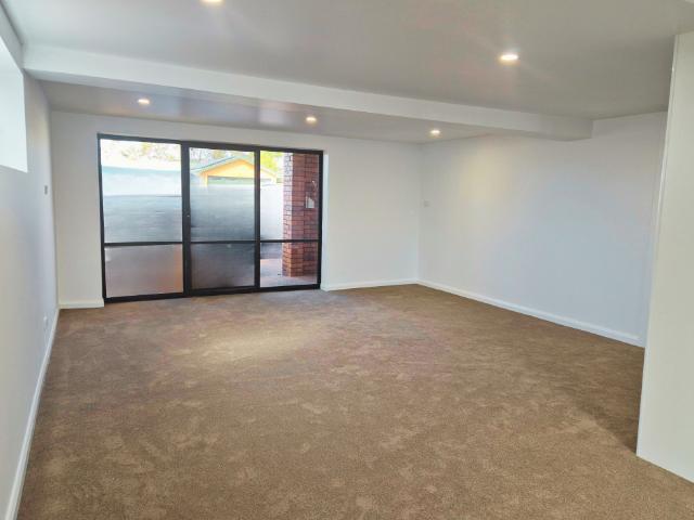 FRESHLY RENOVATED PRIVATE ROOM MODERN & CONVENIENT