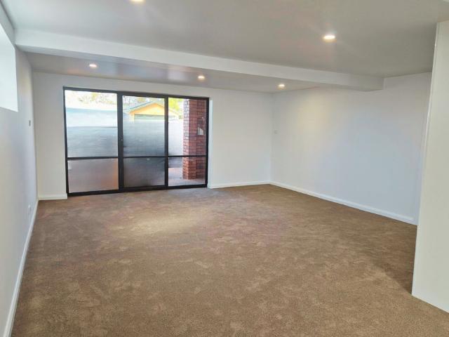 FRESHLY RENOVATED PRIVATE ROOM MODERN & CONVENIENT