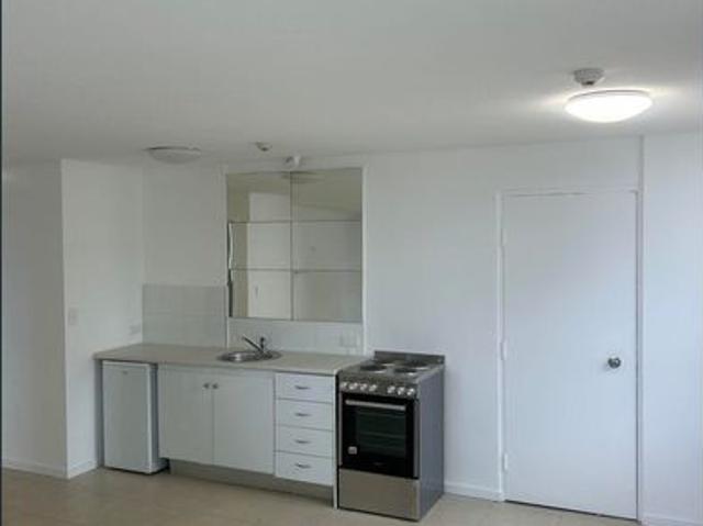 Freshly Renovated, Prime Surfers Paradise Location