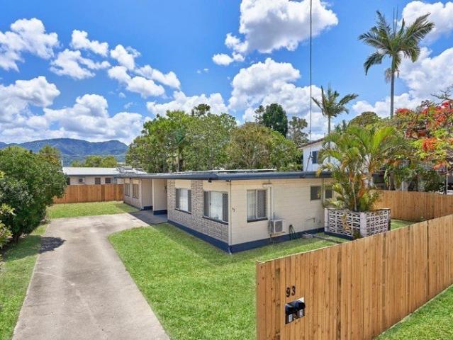 FRESHLY UPDATE UNIT IN SOUGHT LOCATION!