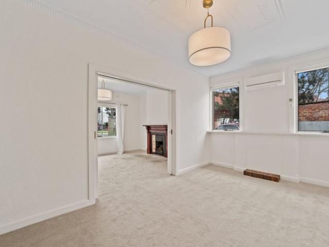 Freshly Updated 3 Bedroom Home in Prime Port Melbourne Location