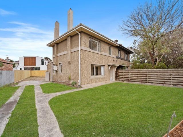 Freshly Updated 3 Bedroom Home in Prime Port Melbourne Location
