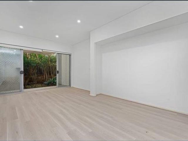 Freshly Updated 1 Bedroom Apartment with Large Private Courtyard