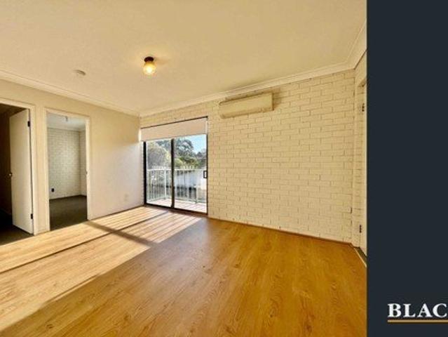 Freshly Updated 2 Bedroom Apartment Immediately Available