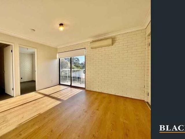 Freshly Updated 2 Bedroom Apartment – Immediately Available
