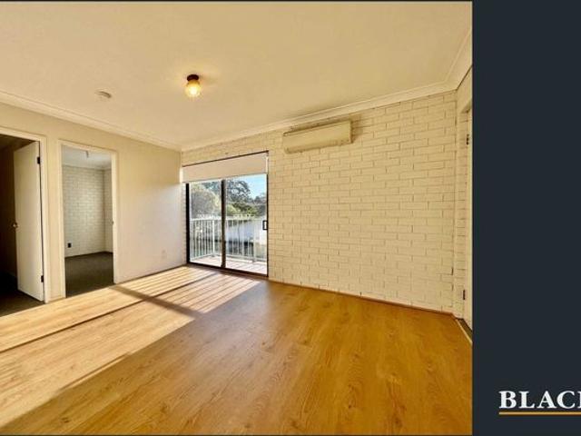 Freshly Updated 2 Bedroom Apartment – Immediately Available