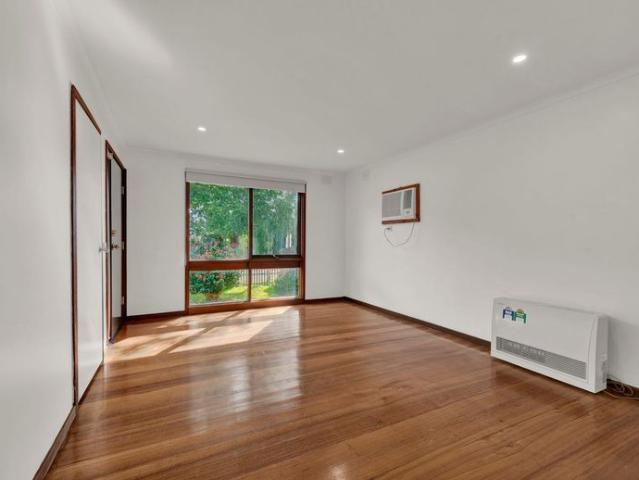 Freshly Updated 2 Bedroom Home – Low Maintenance Living