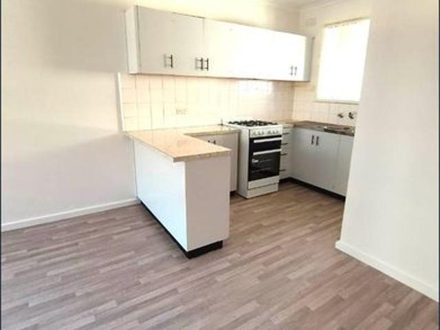 Freshly Updated 2 Bedroom Unit with Garage & Courtyard