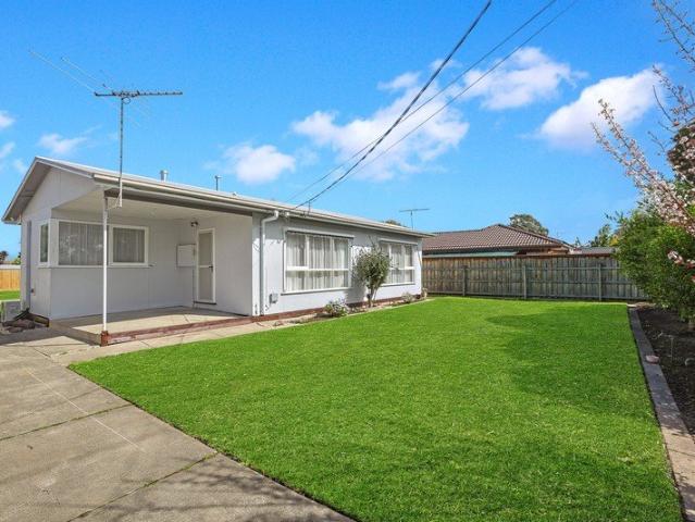 Freshly Updated 2 Bedroom, 1 Bathroom Home in a Central Location