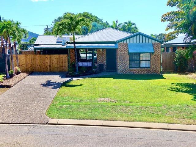 Freshly Updated 4 Bedroom Home with Pool, Solar & Park Outlook