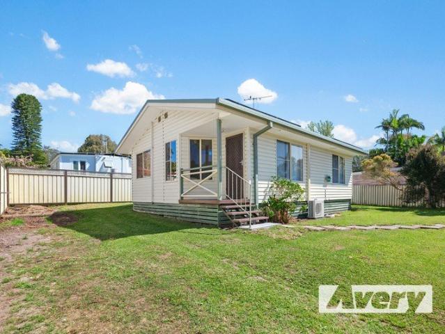 Freshly Updated Cottage in a Handy Location