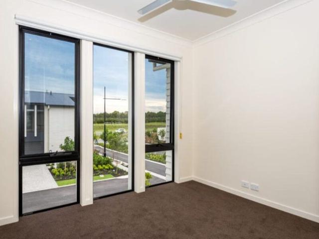 Freshly Updated Coastal Townhouse in the Heart of Hope Island