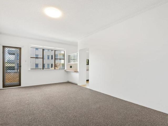 Freshly Updated Coastal Apartment
