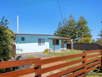 Freshly Updated Coastal Entry in Iconic Point Moore Pocket