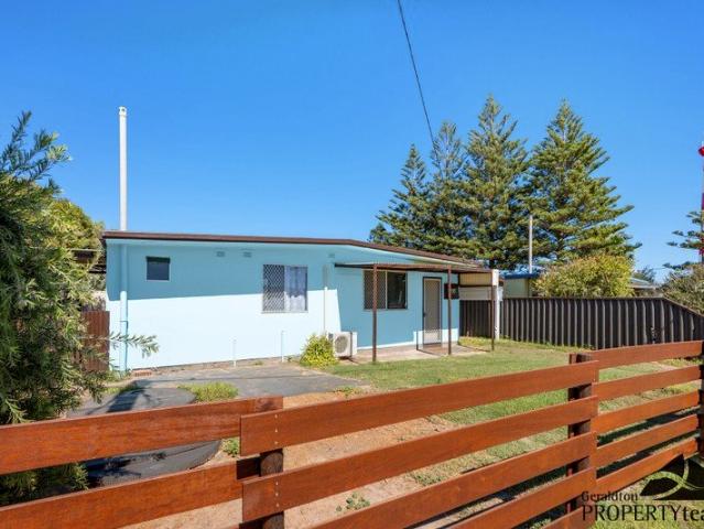 Freshly Updated Coastal Entry in Iconic Point Moore Pocket
