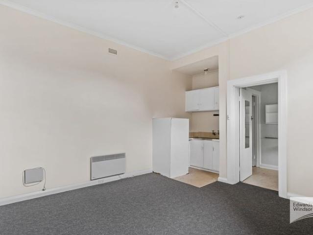 Freshly Updated City Fringe Bedsit – Convenient & Low Maintenance