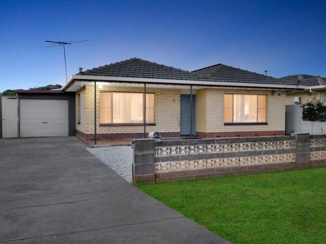 Freshly Updated Classic Residence with a Huge Shed in Salisbury
