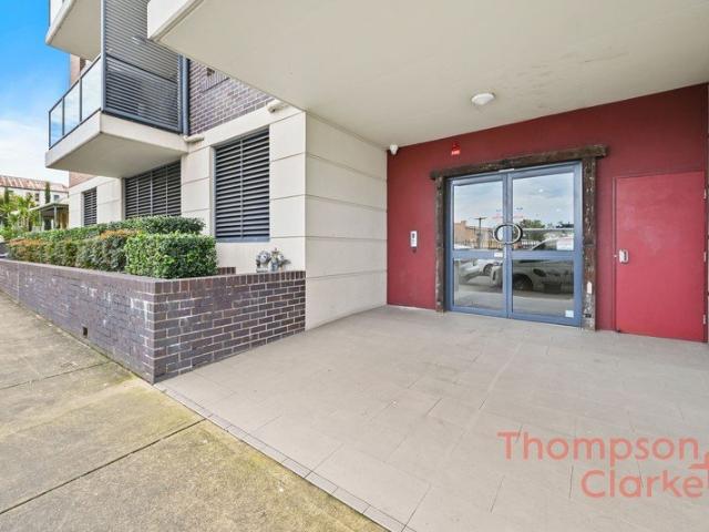 Freshly Updated Apartment Secure & Convenient Living