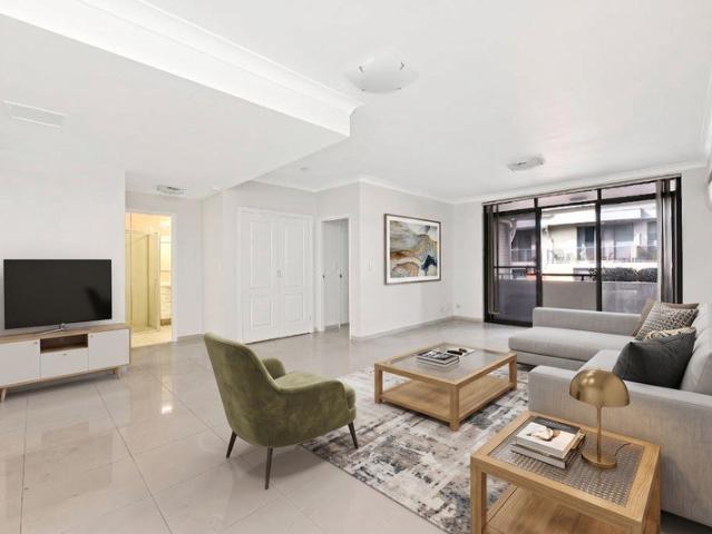 Freshly Updated Apartment With Balcony
