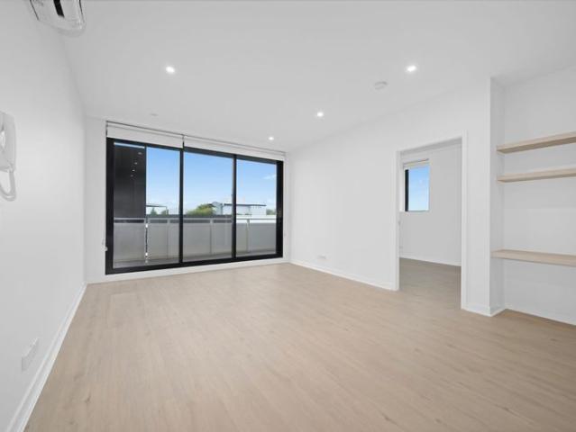 Freshly Updated Apartment with Blue Mountains Views in Thornton Estate