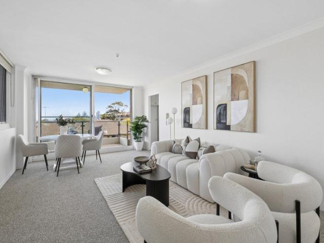 Freshly Updated Apartment With Harbour & Skyline Views