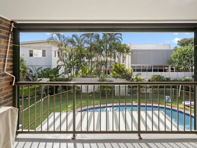 Freshly Updated Beachside Apartment