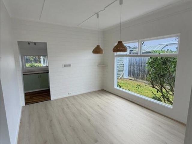 Freshly Updated Beachside Cottage in Seaford’s Golden Mile
